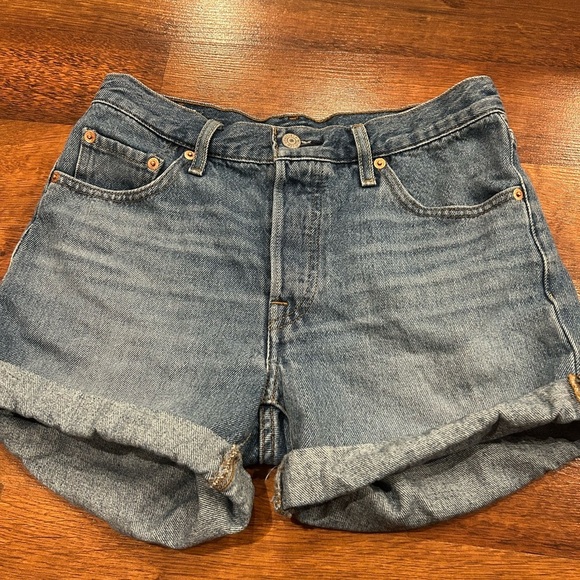 Levi’s 501 Premium Women’s Jean Shorts 100% Cotton Size 25 Button Fly 3.5”inseam - Picture 1 of 7